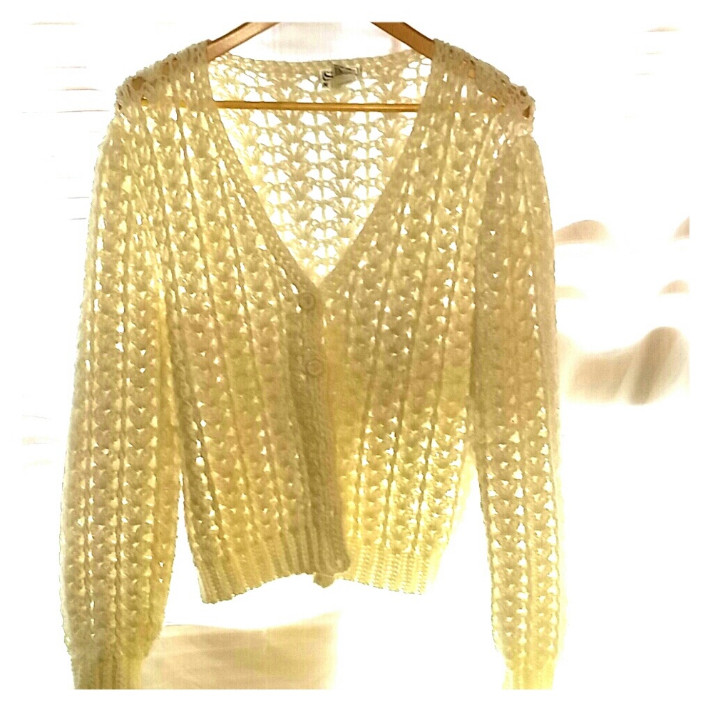 Cream/White knit sweater